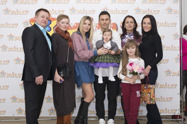 Жены футболистов киевского "Динамо" посетили модный показ