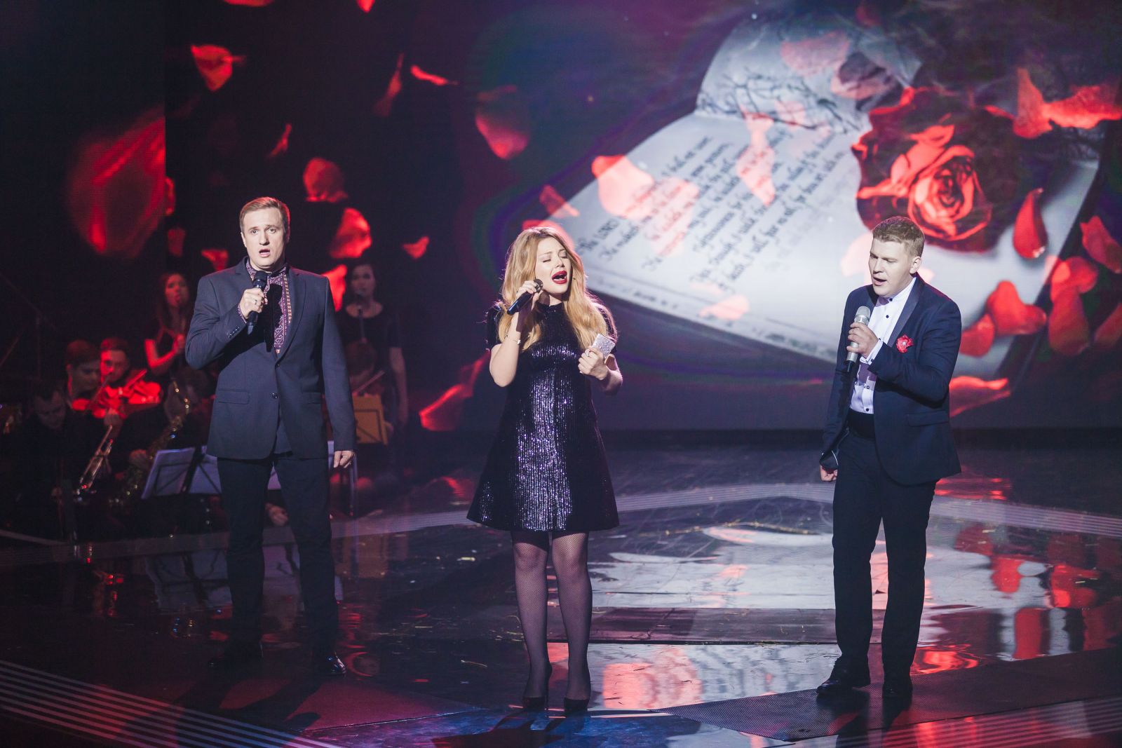 Тина Кароль в платье от Louis Vuitton на шоу Голос країни 5