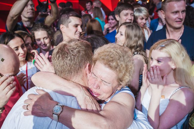 Победитель шоу &laquo;Голос країни-5&raquo; Антон Копытин с мамой