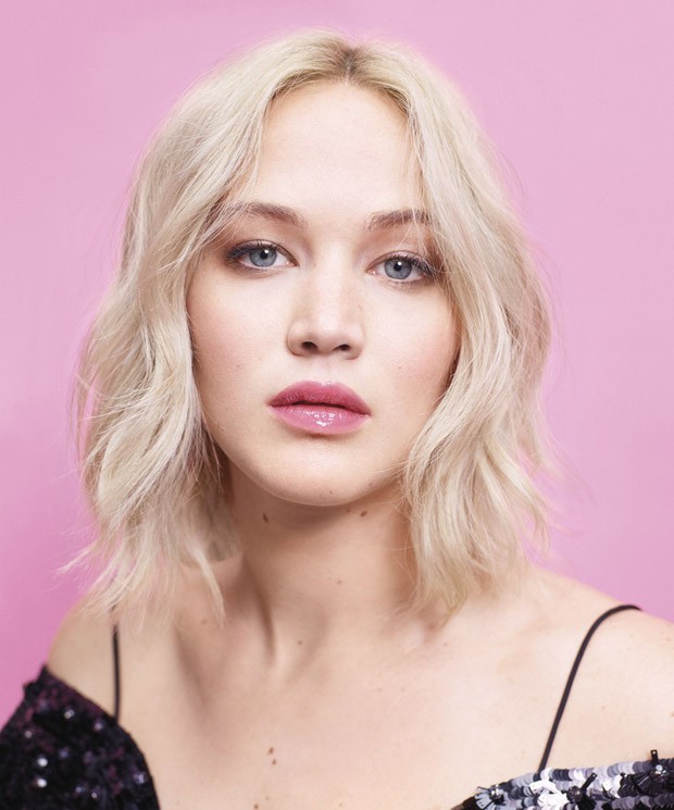 Весення нежность: Дженнифер Лоуренс блистает на страницах Harper's Bazaar