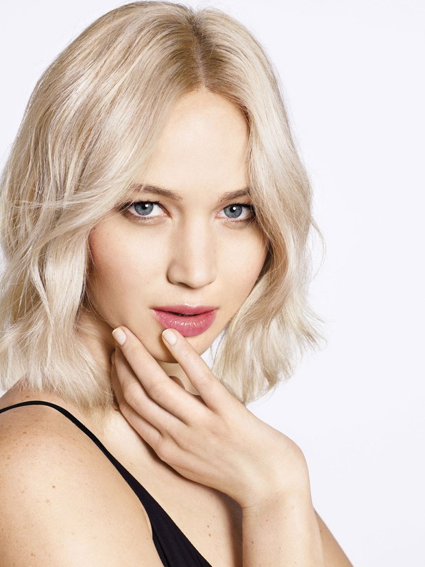 Весення нежность: Дженнифер Лоуренс блистает на страницах Harper's Bazaar