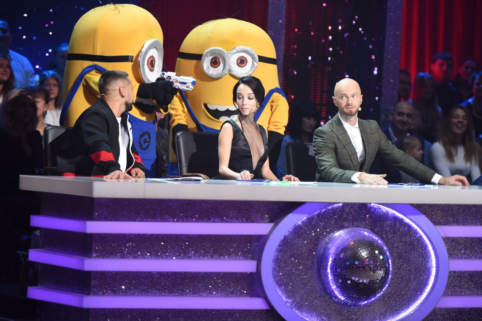 Элегантно и соблазнительно: в сети обсуждают наряд судьи шоу 