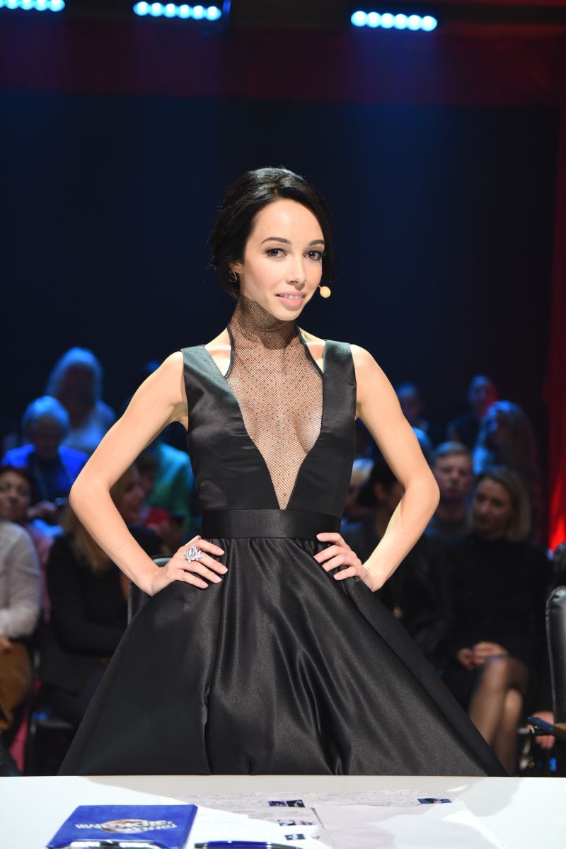 Элегантно и соблазнительно: в сети обсуждают наряд судьи шоу 