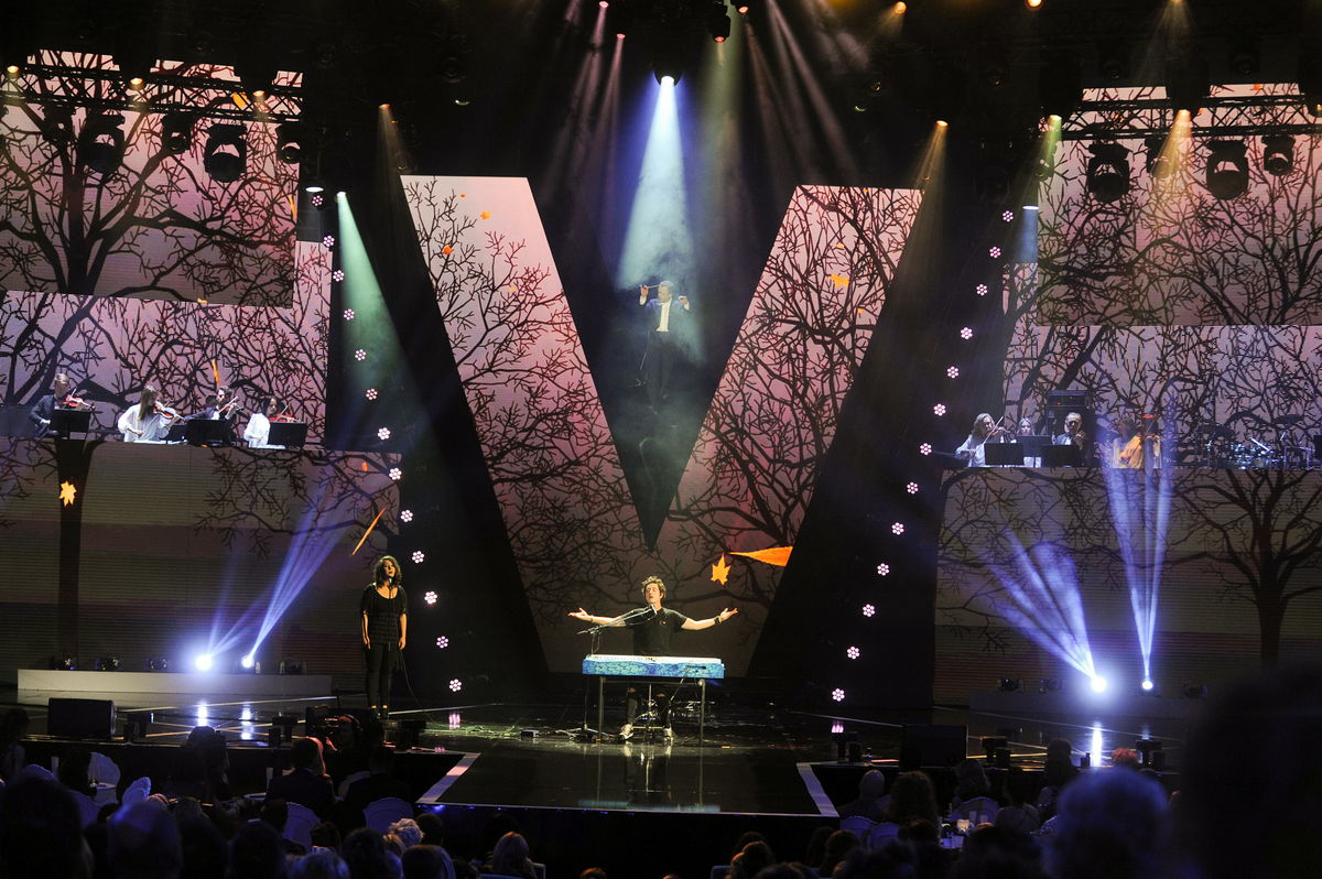 Alyosha и Kiev Tango Project, The Hardkiss и танцоры балета, эпатажные &laquo;Неангелы&raquo; и хор мальчиков: звездные дуэты на церемонии &laquo;Viva! Самые красивые-2017&raquo;