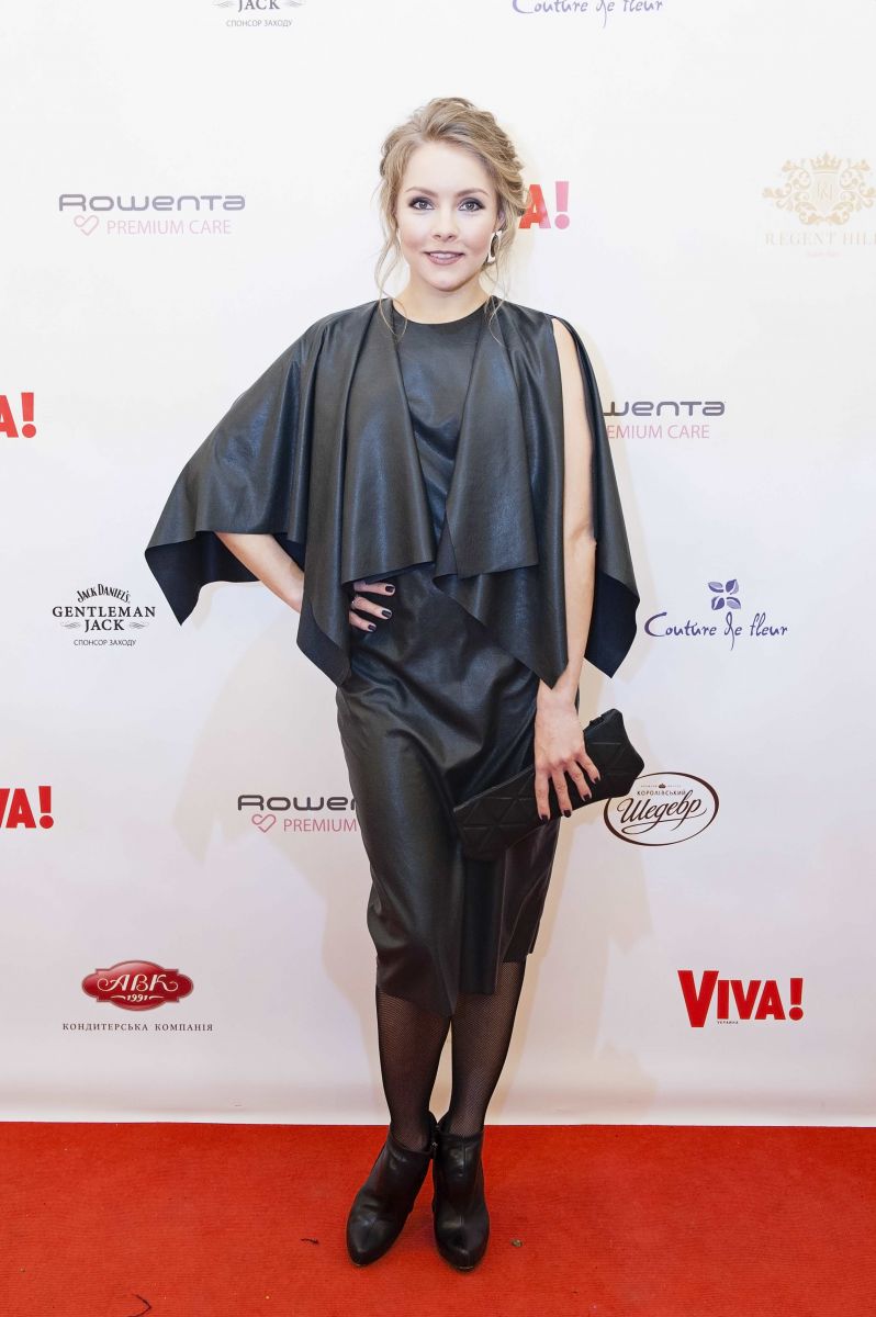 Яркие цвета и модные фасоны: какие наряды выбрали Тина Кароль, Катя Осадчая и другие звезды на "Viva! Бал"