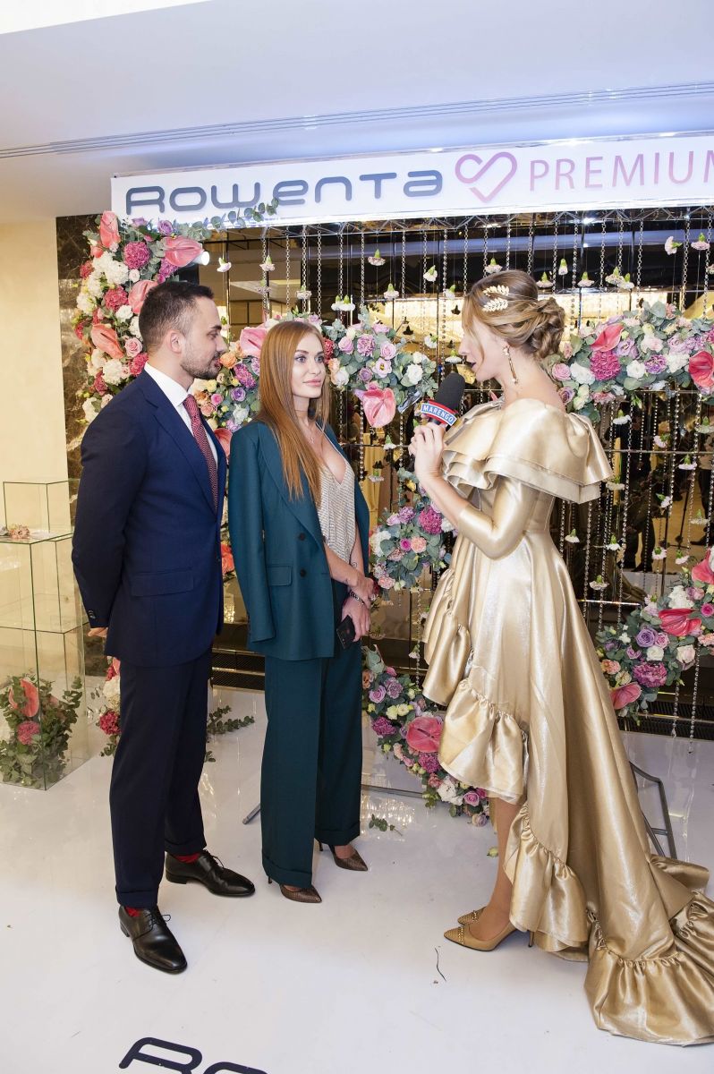 Девушка в золоте: Катя Осадчая восхитила платьем с шлейфом на Viva! Бал