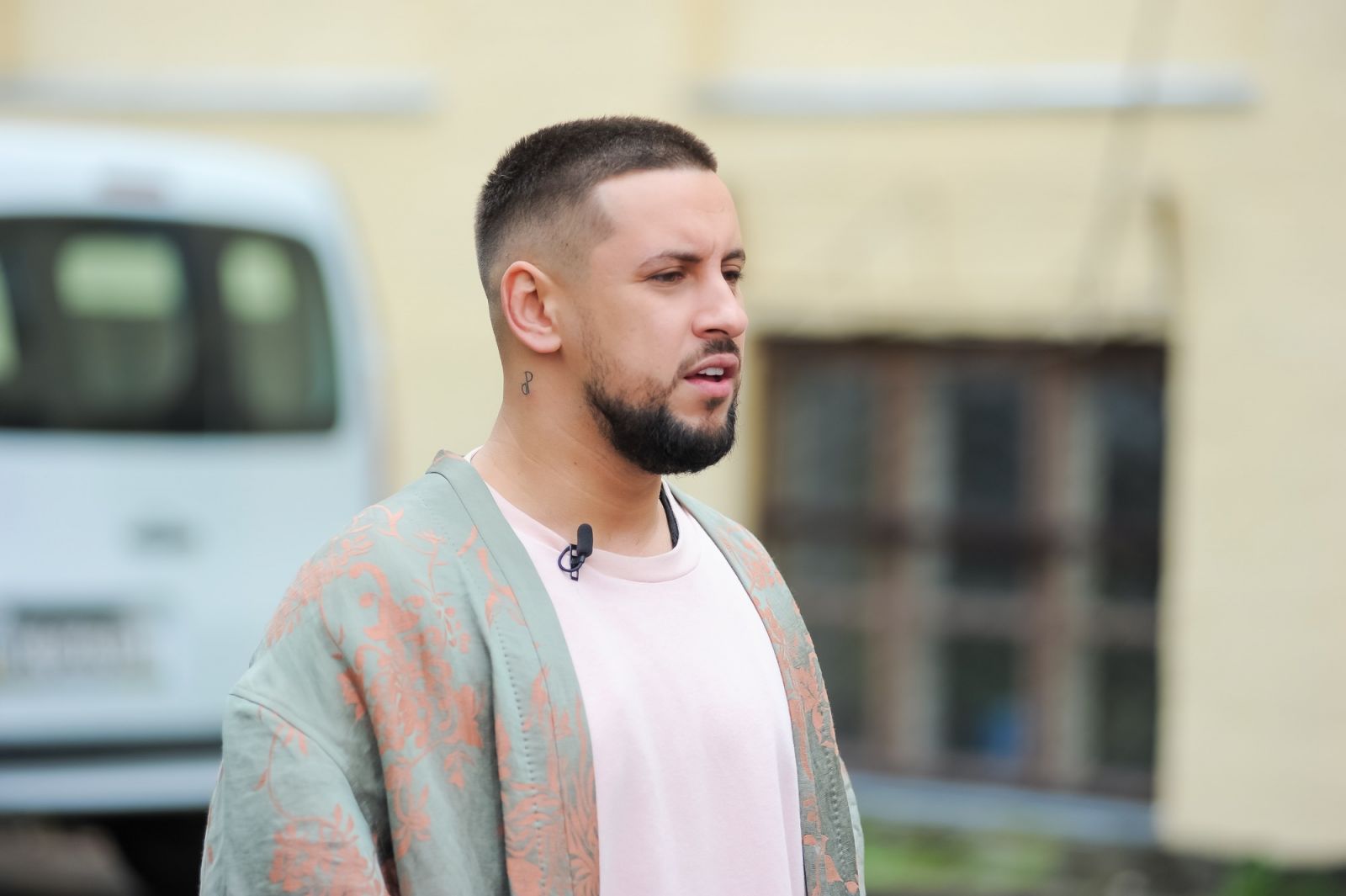 Фигура в полный рост и встреча с фанатами: Monatik отметил 31-летие на съемках нового клипа