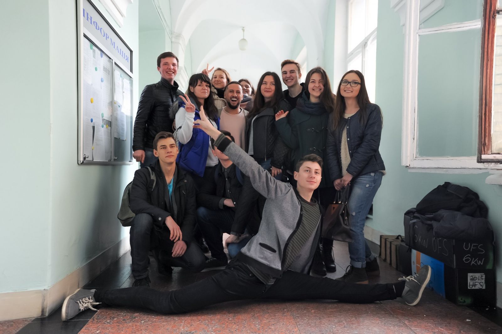 Фигура в полный рост и встреча с фанатами: Monatik отметил 31-летие на съемках нового клипа