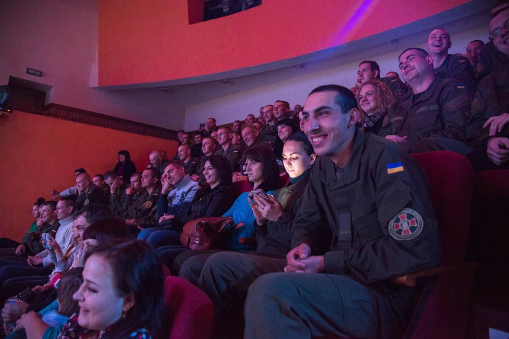 Владимир Зеленский и &quot;Квартал 95&quot; устроил юмористический марафон в Мариуполе