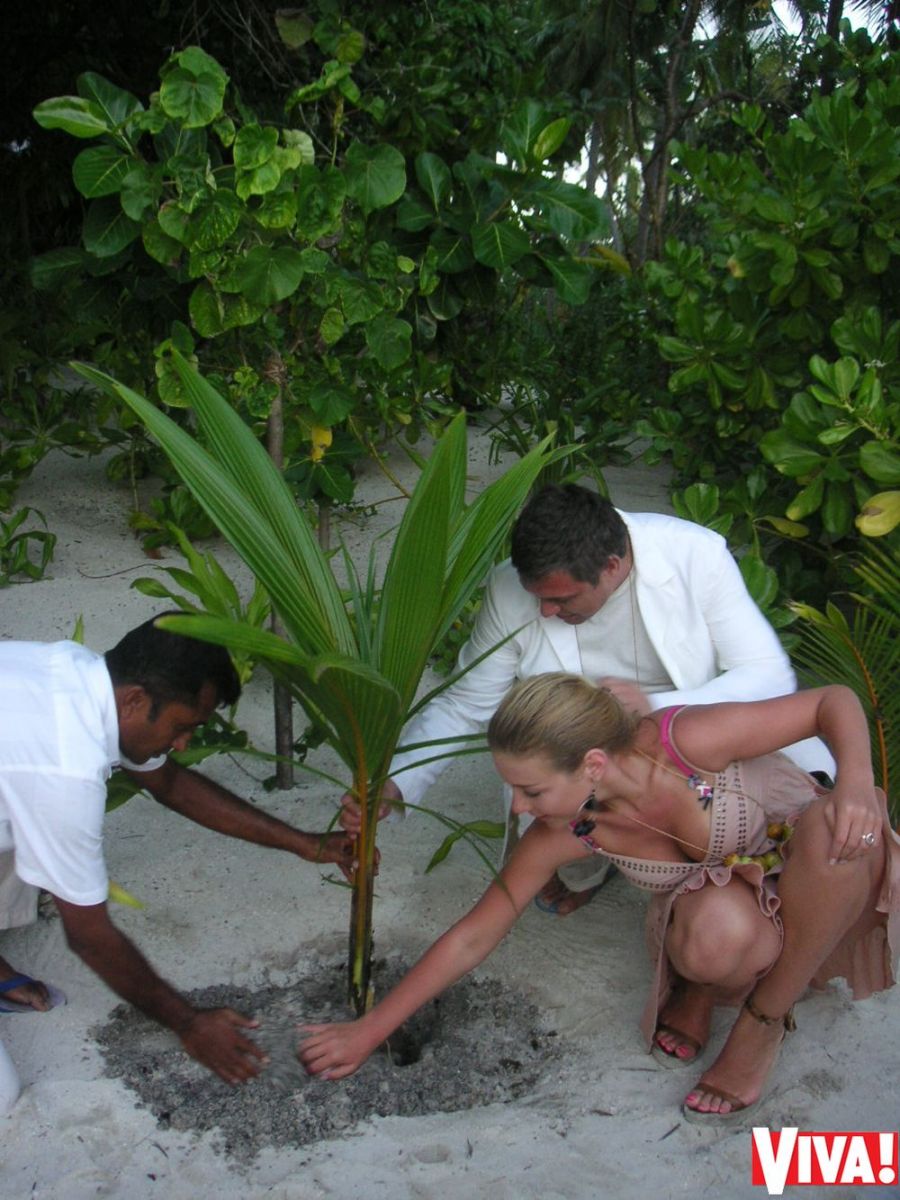 В сети появились архивные снимки Тины Кароль с мужем в день годовщины его смерти