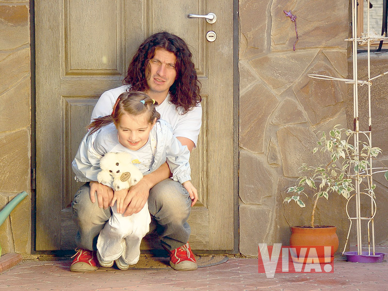 Кузьма Скрябин и его дочь в журнале Viva!