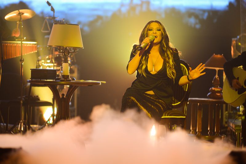 Наталья Могилевская сразила публику откровенным декольте