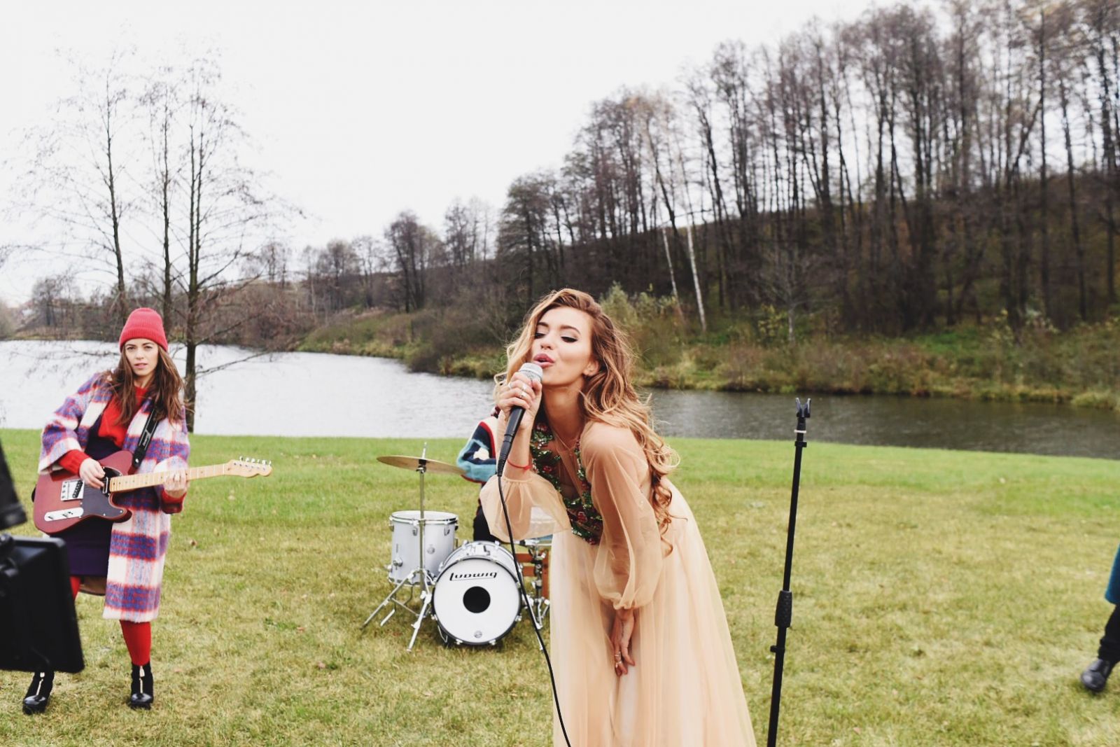 Регина Тодоренко сняла новый жаркий клип