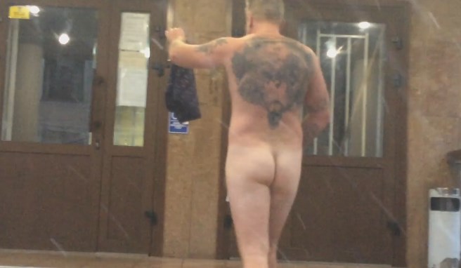 Антон Мухарский пришел в суд полностью голым