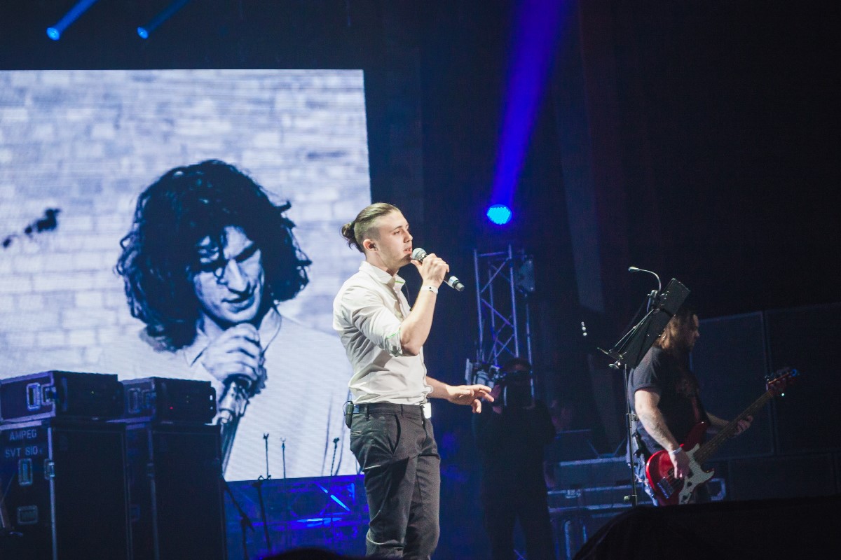 Тарас Тополя на концерте памяти Кузьмы Скрябина