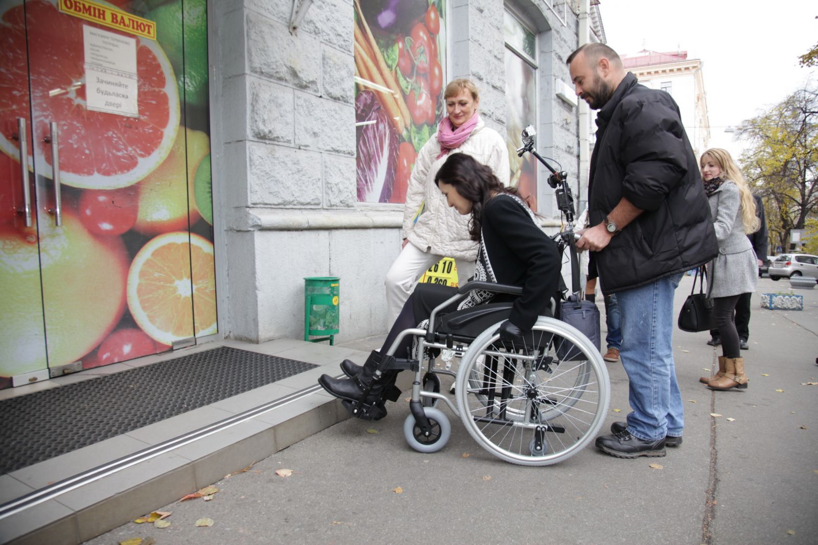 Смелый эксперимент: Соломия Витвицкая и Ирэна Карпа сели в инвалидные коляски