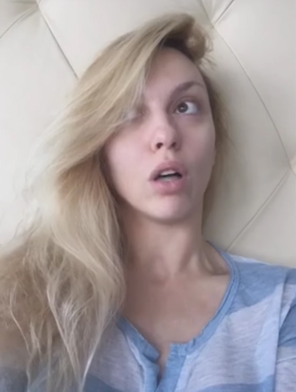 Ненакрашенная Оля Полякова обнажилась и показала, как принимает ванну