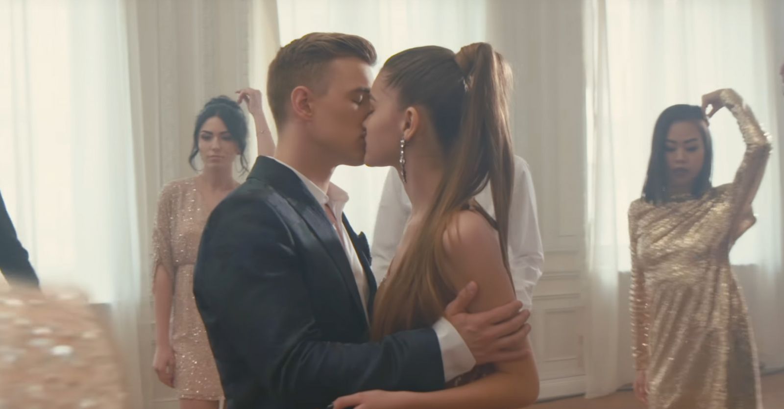 Oleynik зажигает с красоткой-актрисой Катей Кузнецовой