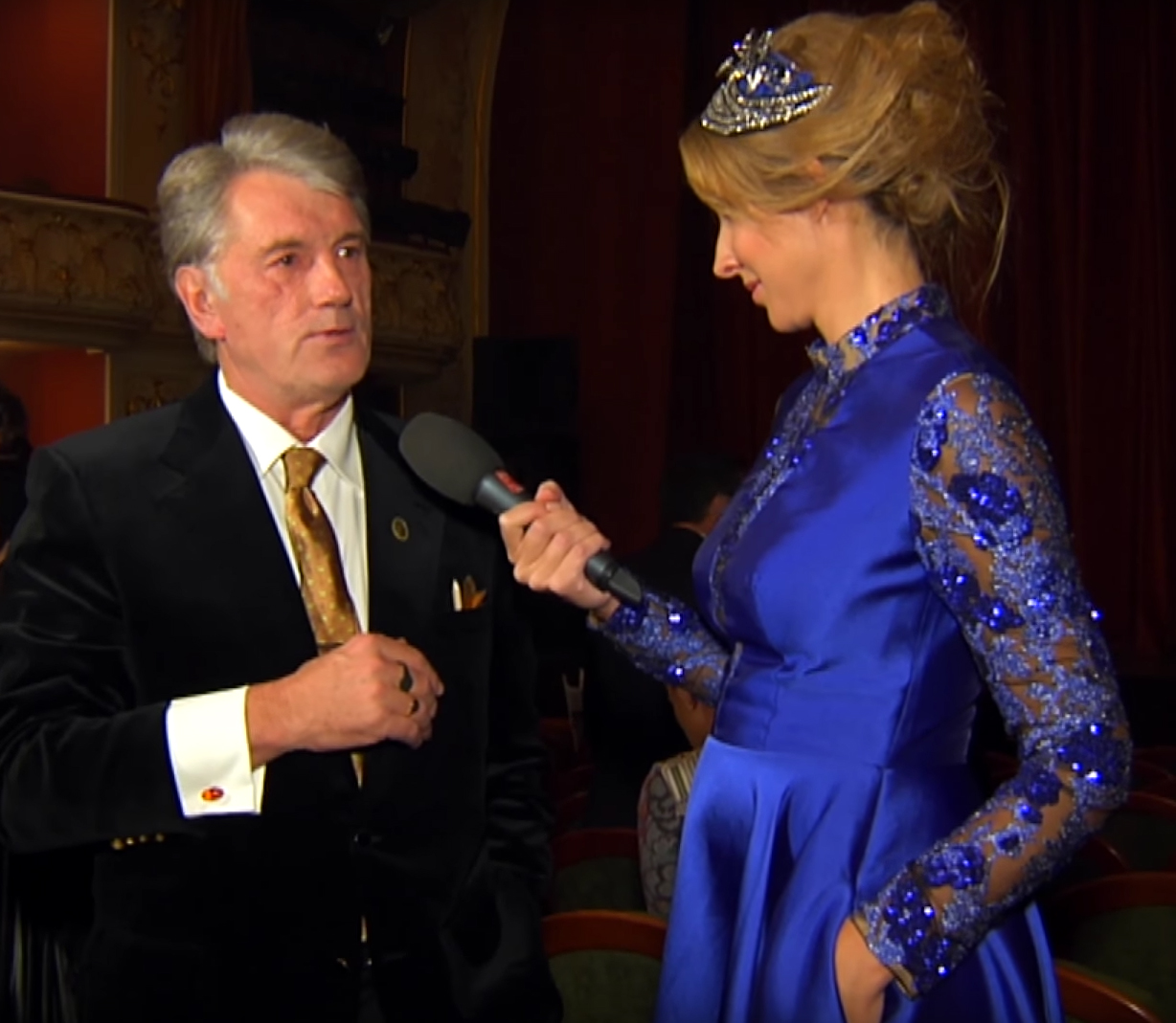 Катя Осадчая показала округлившийся животик