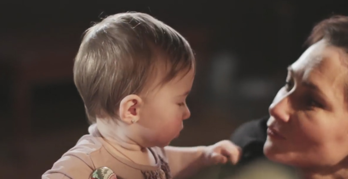 Красавец-муж Алены Мозговой Владимир Ткаченко снял 10-месячную дочь в новом видео