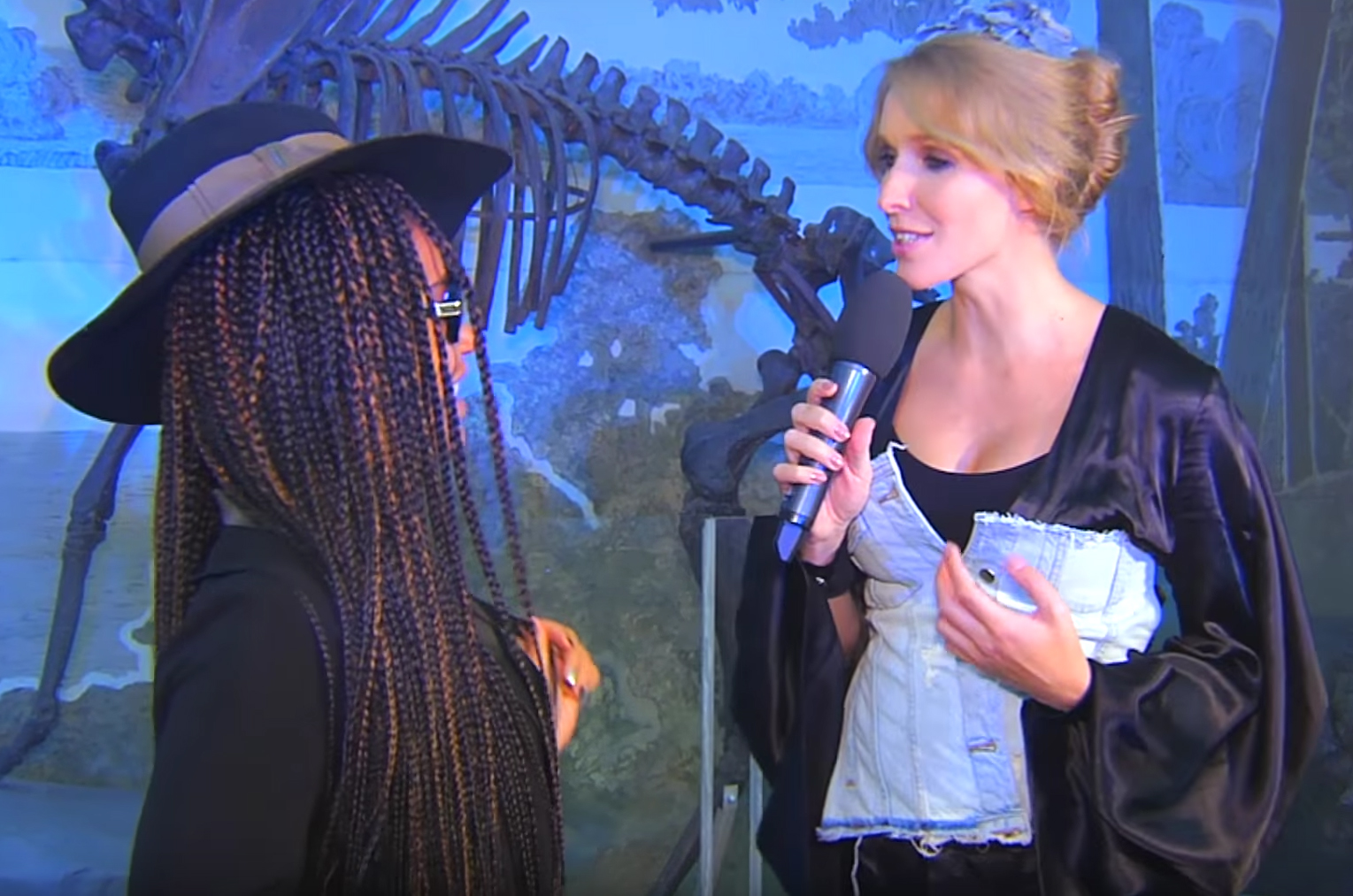 Катя Осадчая показала округлившийся животик