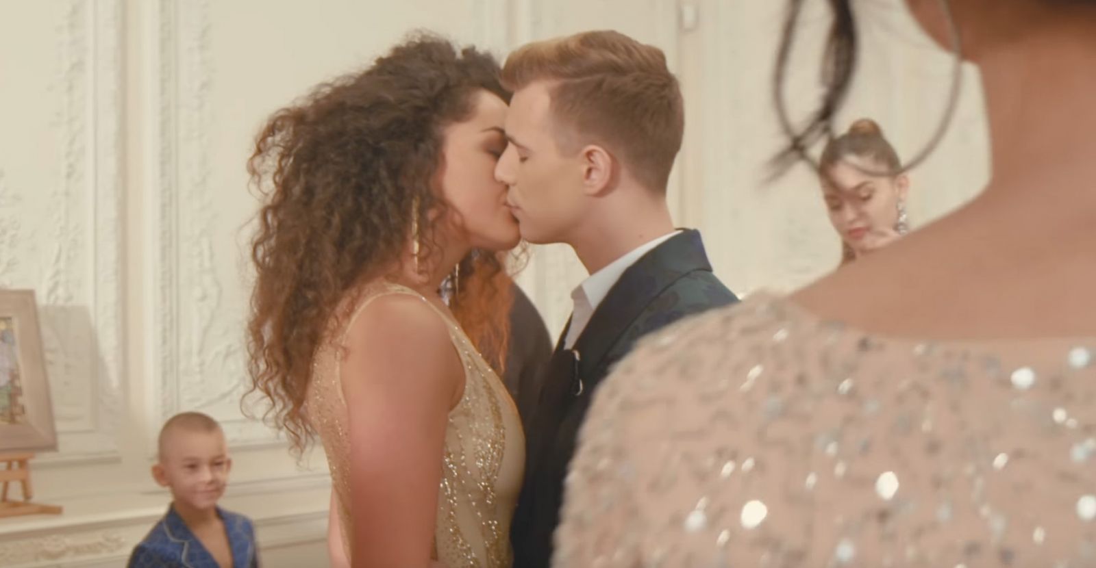 Oleynik зажигает с красоткой-актрисой Катей Кузнецовой