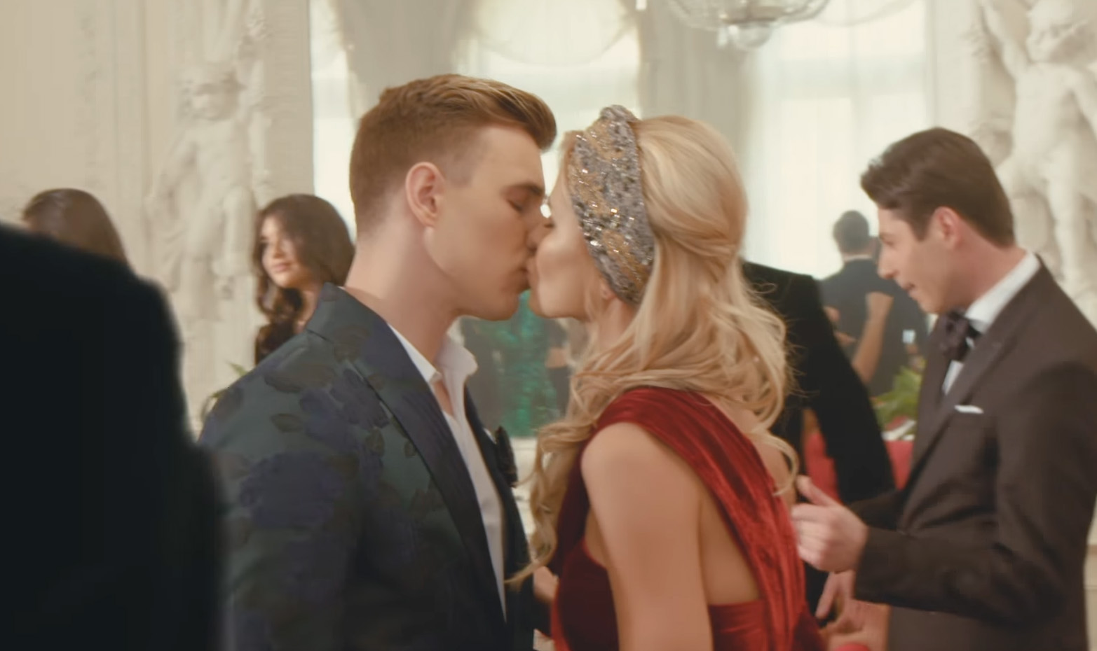 Oleynik зажигает с красоткой-актрисой Катей Кузнецовой