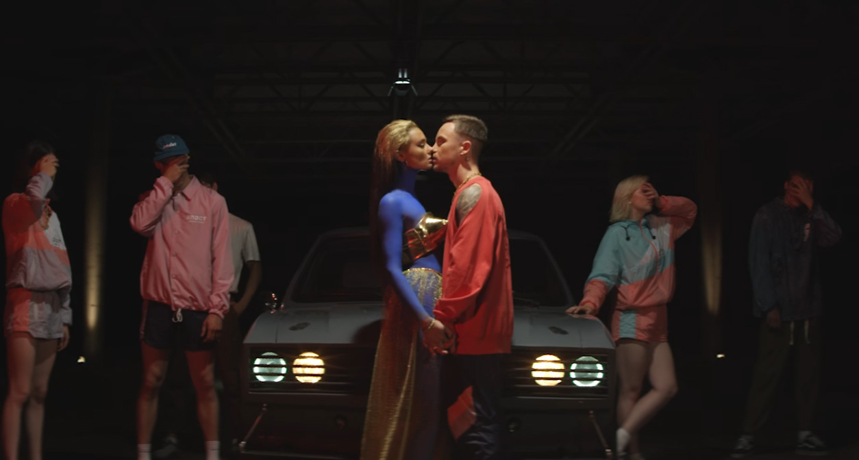 Жаркие поцелуи: Артем Пивоваров впервые показал свою девушку