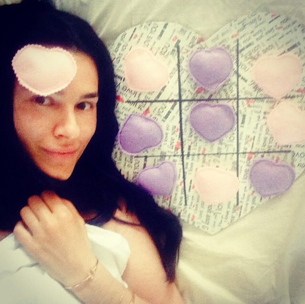 Маша Ефросинина по-домашнему: без макияжа и вся в заботах о детях