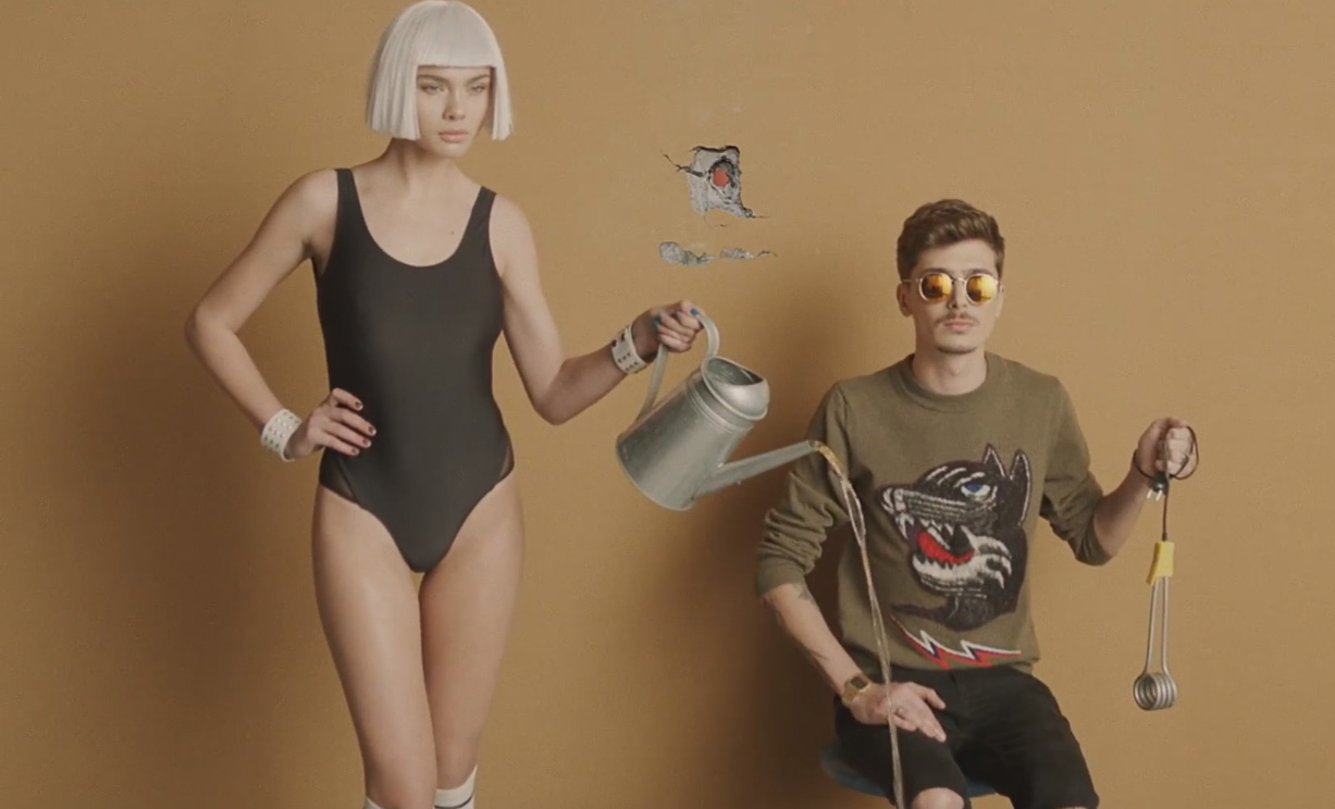 Время и Стекло сняли клип о безумной любви