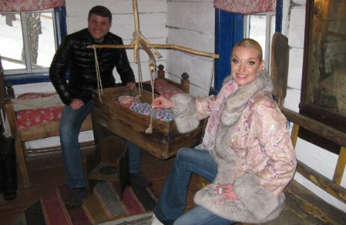 Анастасия Волочкова и Бахтияр Салимов готовятся к свадьбе и рождению ребенка, посетили избушку шамана