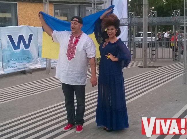 Потап и Настя на Новой волне 2014 с флагом Украины