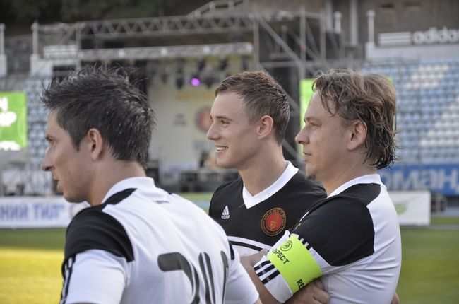 Кривошапко, Фоззи, Положинский: звезды на футбольном матче "за мир"