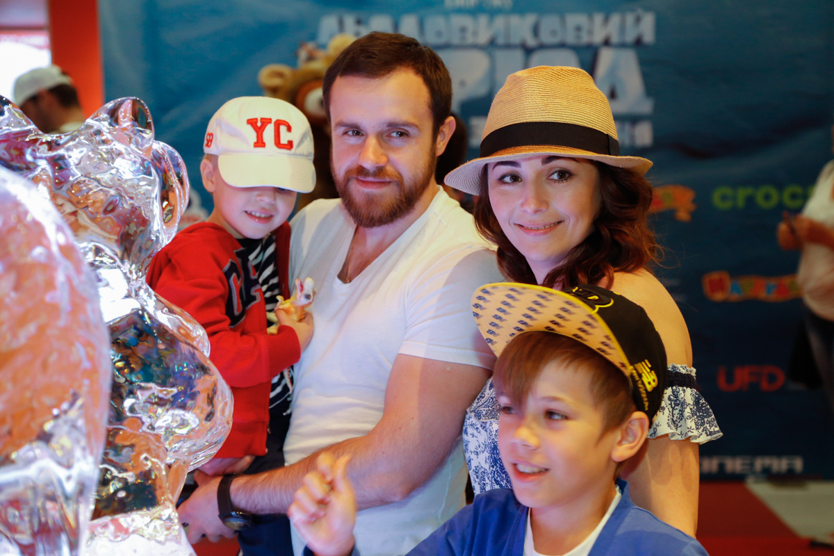 Даша Малахова с детьми и новым возлюбленным сходила на Ледниковый период