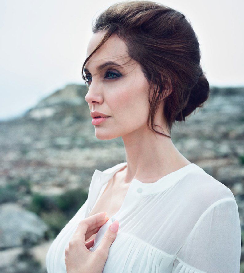 Анджелина Джоли снялась в новой фотосессии