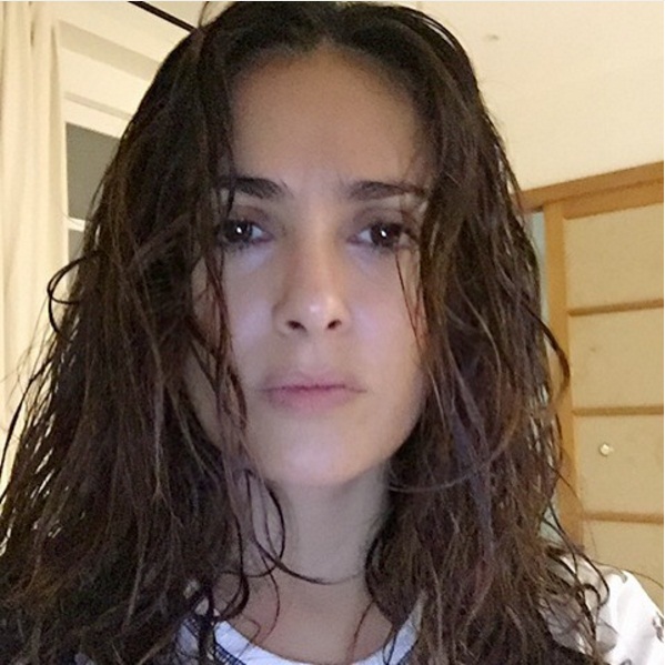 Редкий кадр: Сальма Хайек позирует без макияжа