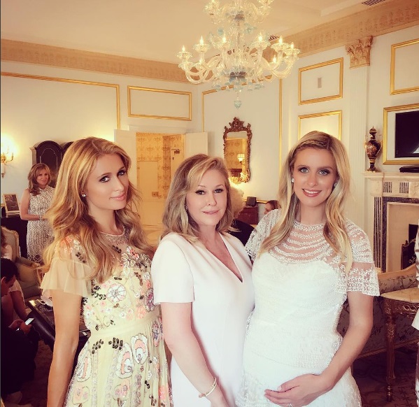 Пэрис Хилтон устроила еще одну вечеринку для беременной сестры Ники