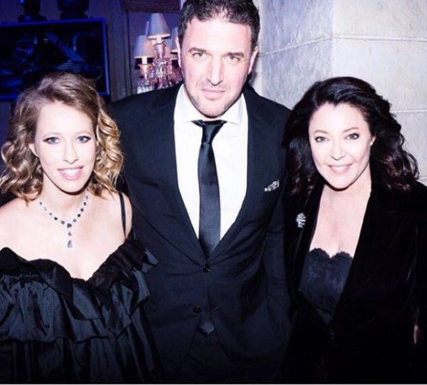 Роскошная мамочка: Ксения Собчак впервые вышла в свет после рождения сына