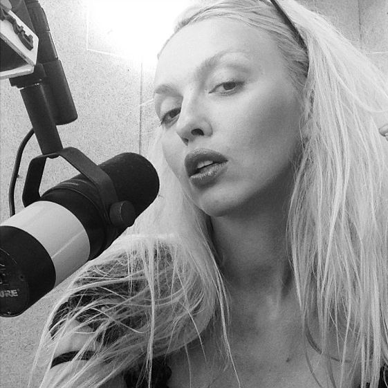 Оля Полякова без макияжа