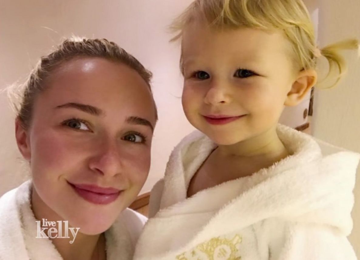 Невеста Владимира Кличко поделилась умилительным снимком их порошей дочери