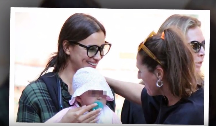 Невероятно трогательно: в сеть попали первые фото Ирины Шейк с дочерью