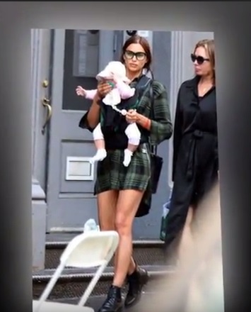 Невероятно трогательно: в сеть попали первые фото Ирины Шейк с дочерью