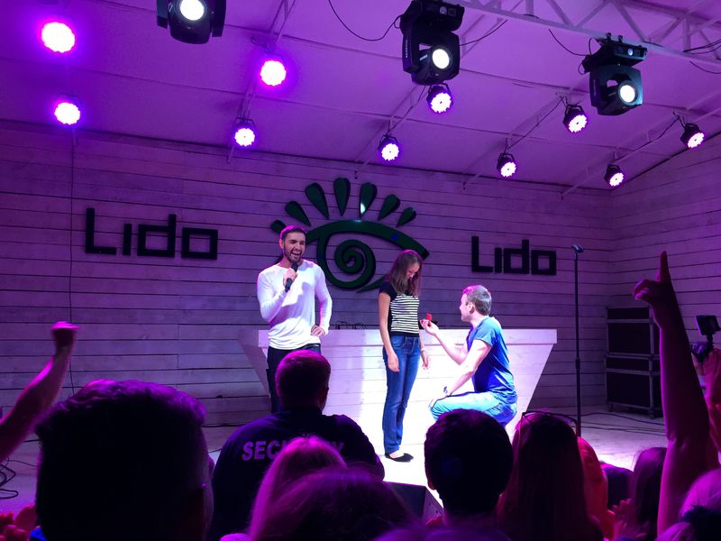 На концерте Виталия Козловского состоялось предложение руки и сердца