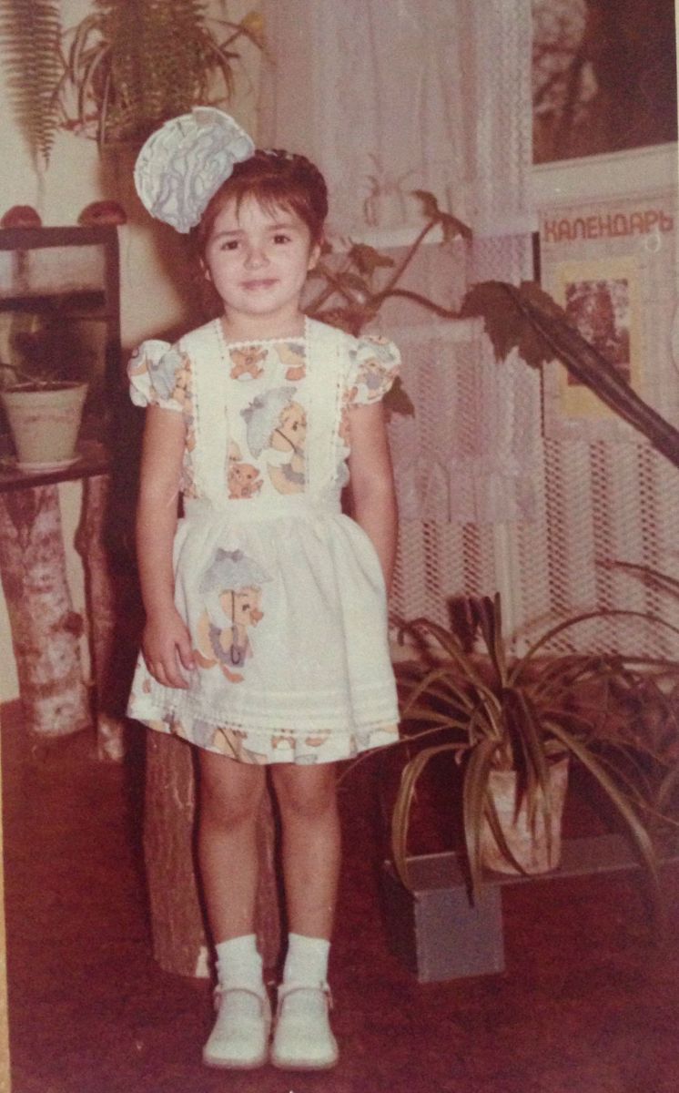 Не знать: Злата Огневич показала свои детские фотографии со школы