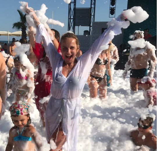 Лилия Ребрик показала подтянутую фигуру во время отдыха с семьей