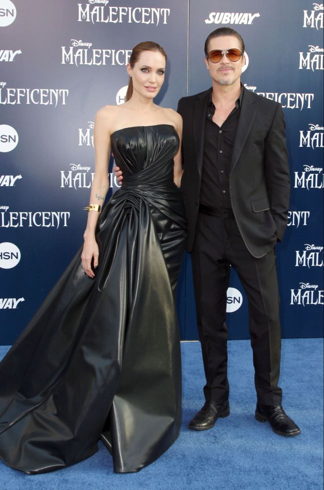 Официально: адвокат Анджелины Джоли подтвердил информацию о ее разводе с Брэдом Питтом