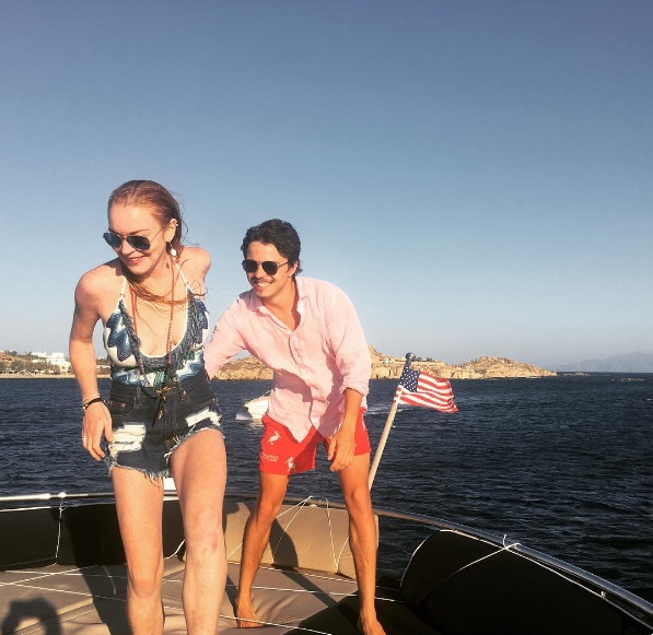 Линдси Лохан откровенно о скандале с российским женихом: "Я стала еще одной избитой женщиной"