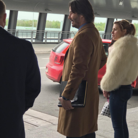 Поклонники в восторге: Киану Ривз на съемках в Санкт-Петербурге