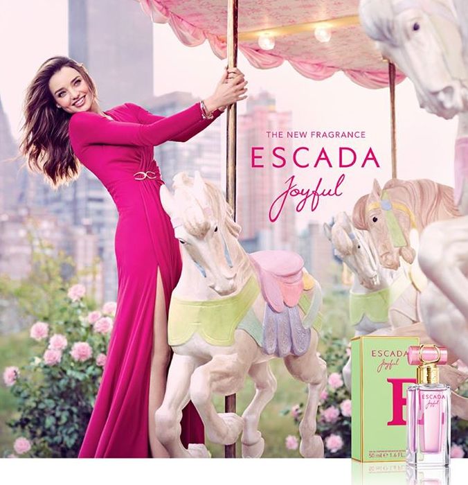 Миранда Керр сияет в романтичной рекламе Escada