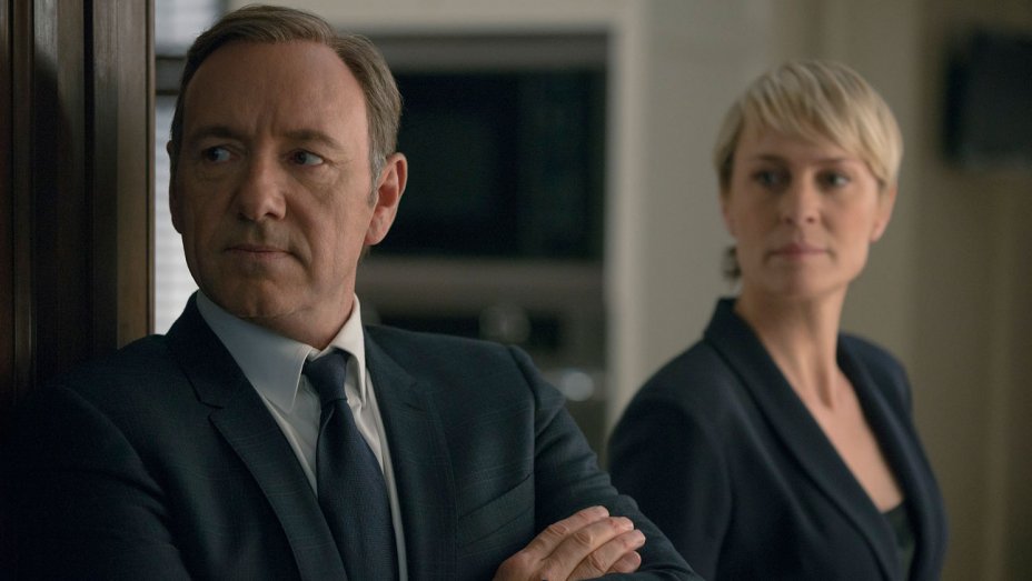 Из-за скандала с Кевином Спейси Netflix решили завершить сериал "Карточный домик"